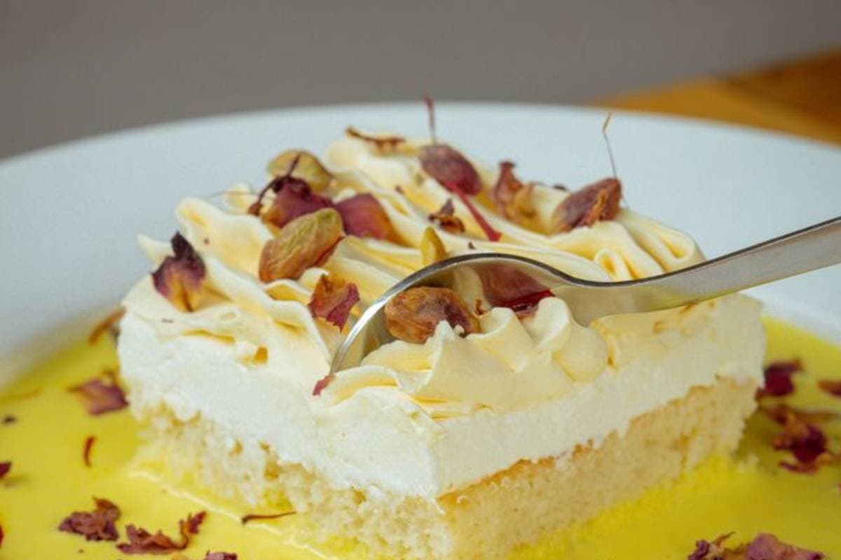 इस होली बनाएं कुछ नया – थंडाई फ्लेवर मिल्क केक रेसिपी, शेफ Kunal Kapoor की किचन से