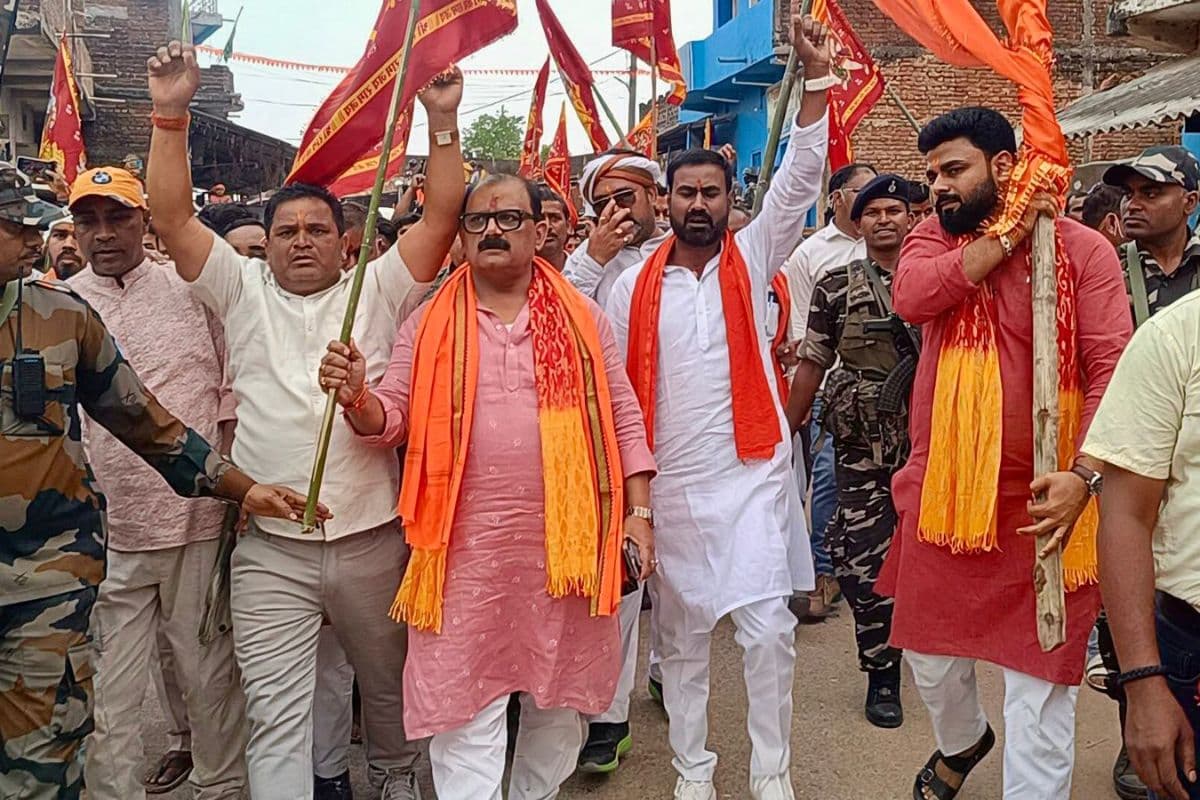 Garhwa: रमकंडा में थमा विवाद, पूर्व मंत्री मिथिलेश ठाकुर की पहल से निकला रामनवमी जुलूस