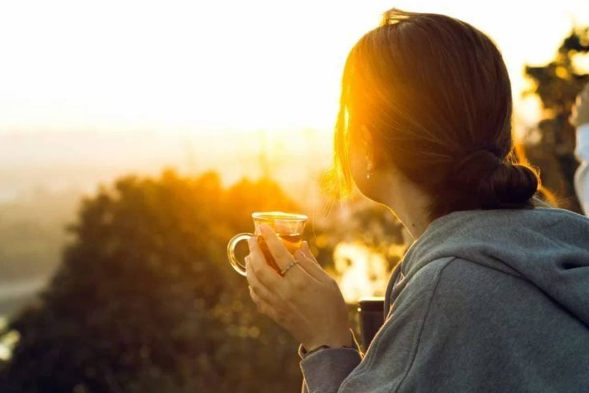 सुबह की 10 मिनट धूप से बदल सकता है आपका शरीर और मन, डॉ. हंसा योगेंद्र की खास सलाह