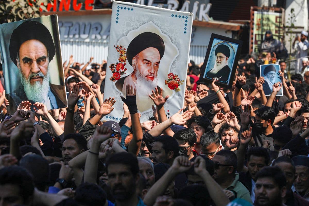 मिडिल ईस्ट में आग, भारत तक पहुंची लपटें, खामेनेई की मौत पर प्रदर्शन, स्कूल-कॉलेज बंद