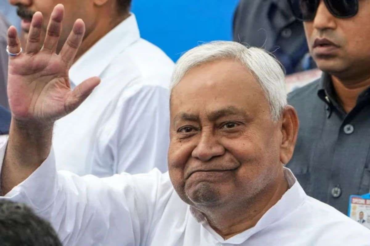 कितनी संपत्ति के मालिक हैं सीएम नीतीश कुमार? दो सेटों में किया नामांकन