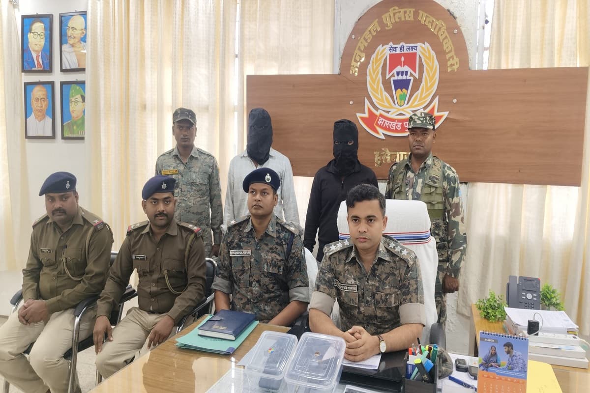 हुसैनाबाद में देसी कट्टा और बाइक समेत दो बदमाश गिरफ्तार, गुप्त सूचना पर कार्रवाई