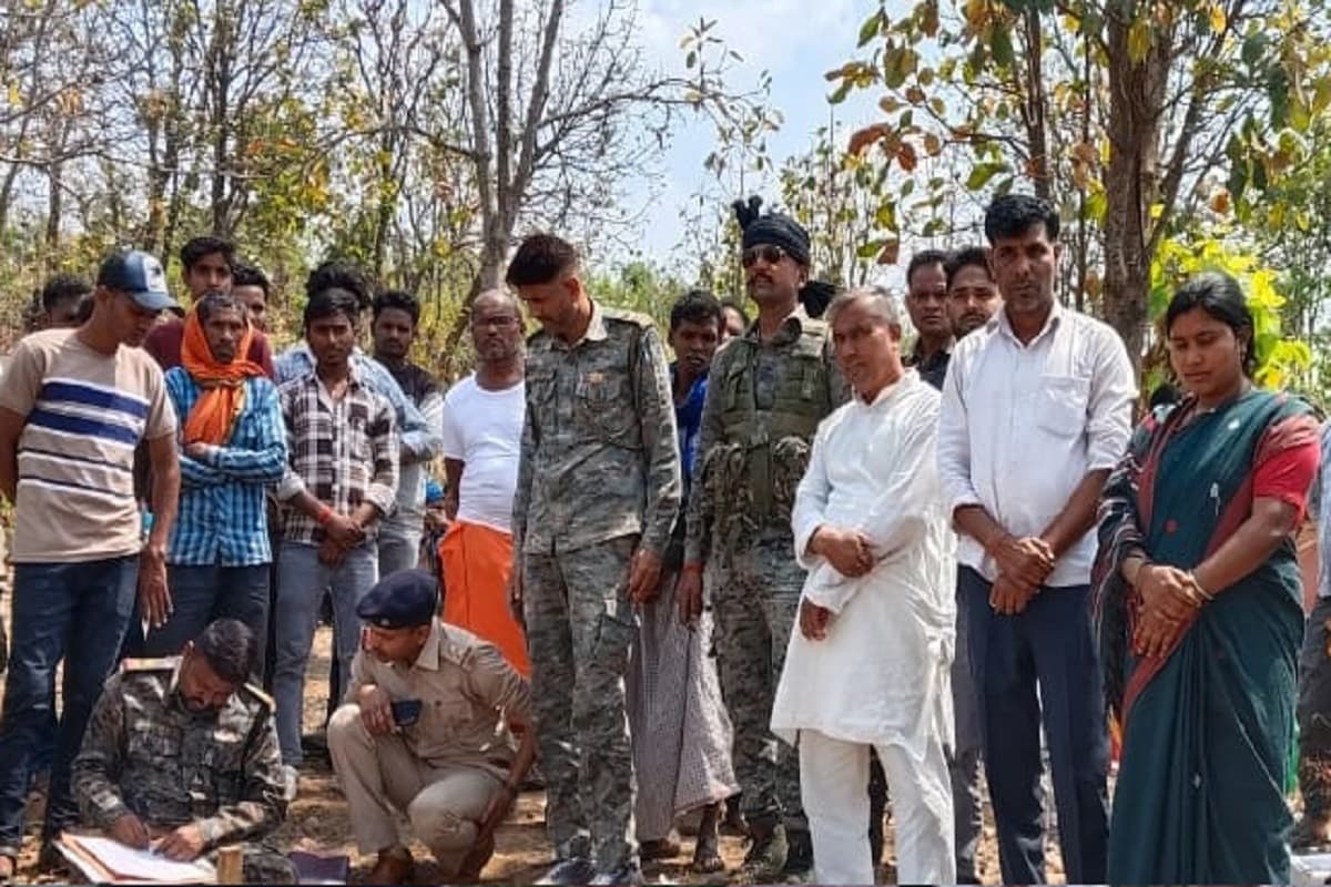 जंगल में महुआ चुनने गए अधेड़ को गोली मारकर हत्या, जांच में जुटी पलामू पुलिस