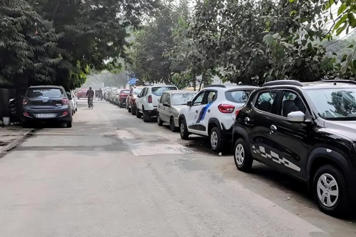 राह चलते वाहनों से पार्किंग वसूली पर रोक, नगर निकायों को डिप्टी सीएम का आदेश