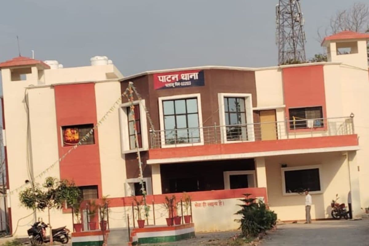 Palamu: पाटन में पलटा ऑटो, फेरी लगाकर कपड़ा बेचने वाले की मौत