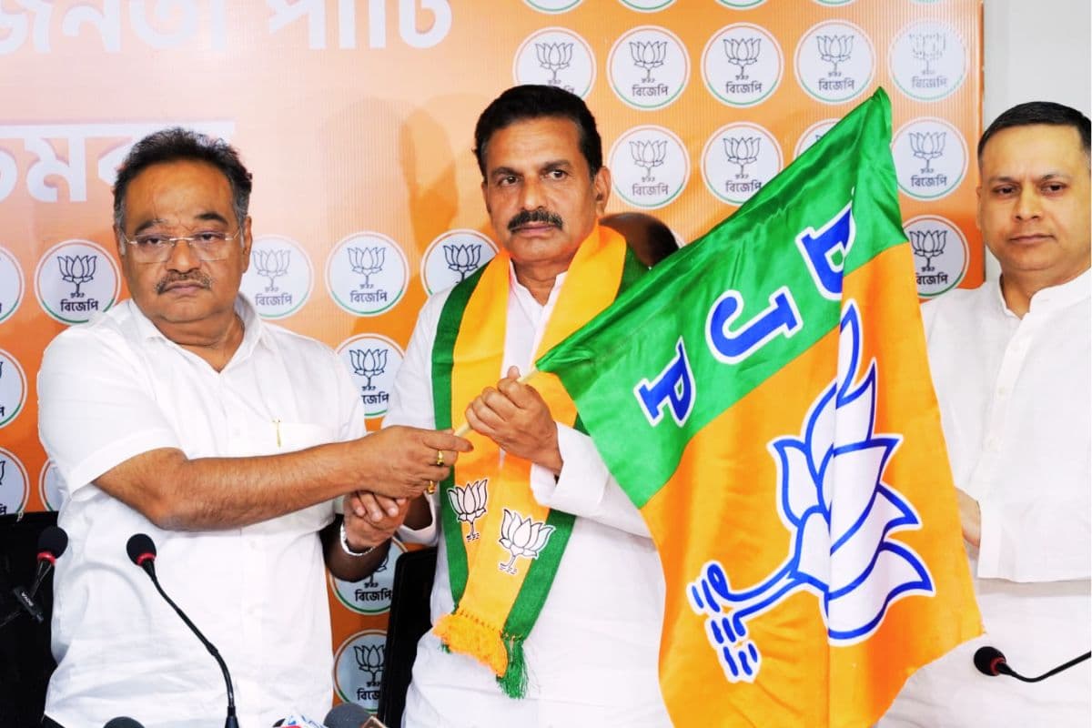 कांग्रेस को झटका, संतोष पाठक भाजपा में शामिल, शमिक भट्टाचार्य बोले- TMC वायरस से मिलेगी मुक्ति