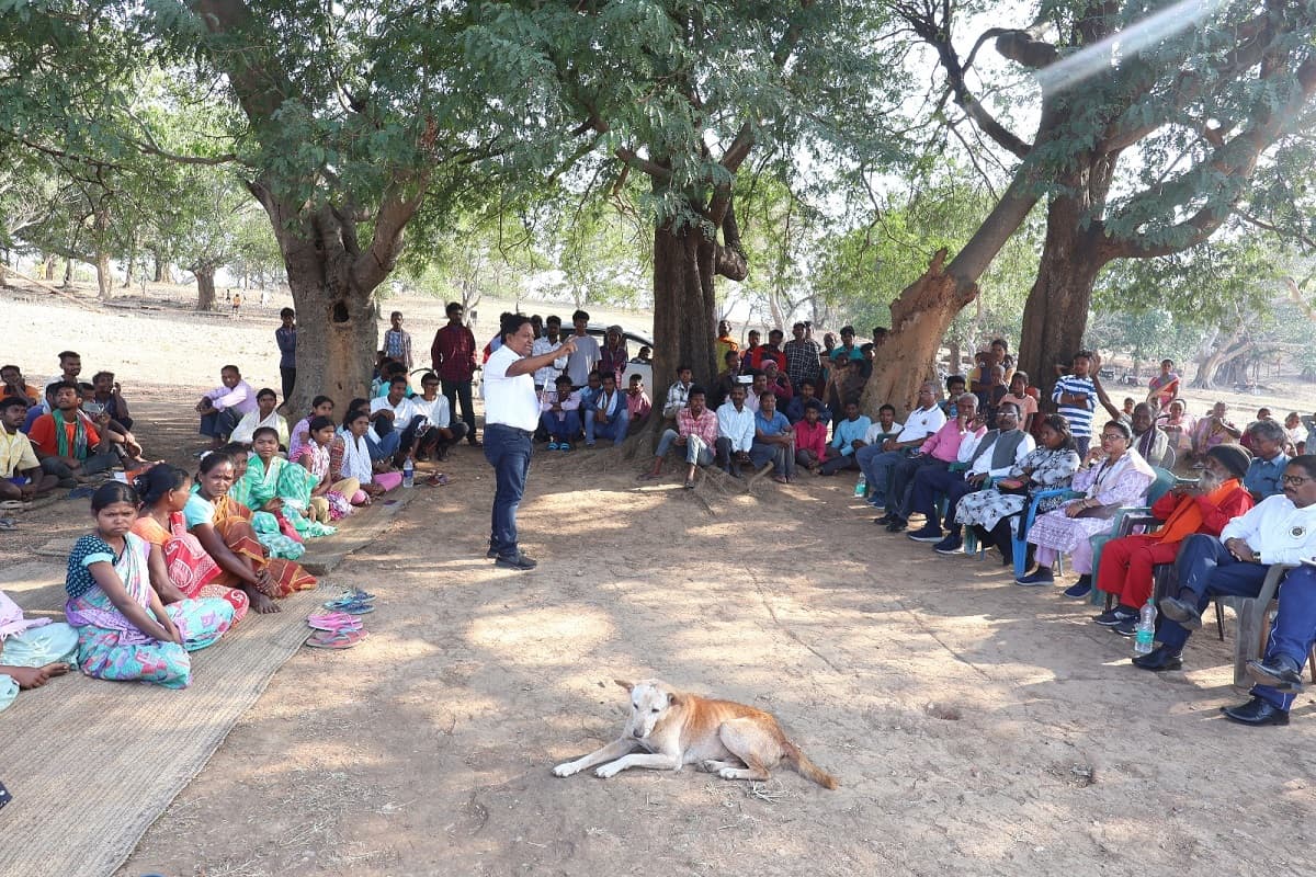 सारंडा के बीहड़ में खुल गई विकास की पोल, कोल्हान रक्षा संघ की बैठक में लगी समस्याओं की झड़ी