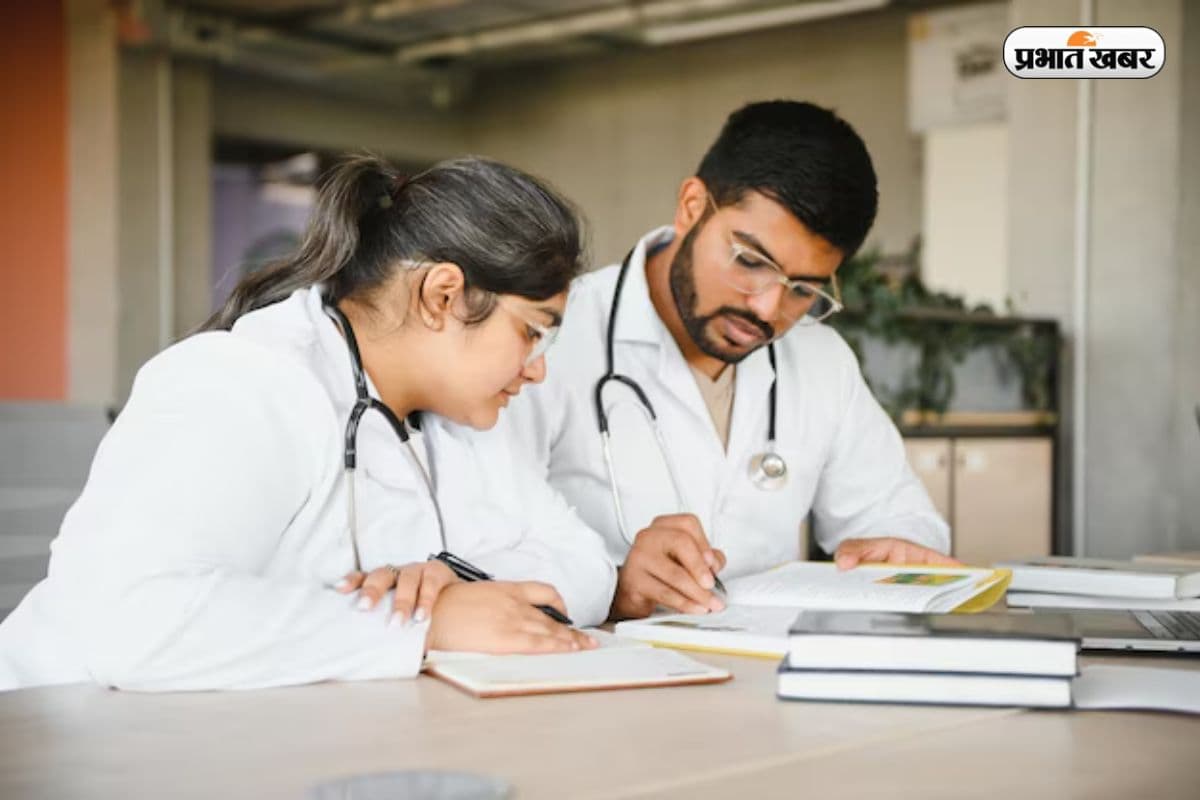 NEET टॉपर्स की पहली पसंद! जानें इंडिया के टॉप 5 मेडिकल कॉलेज