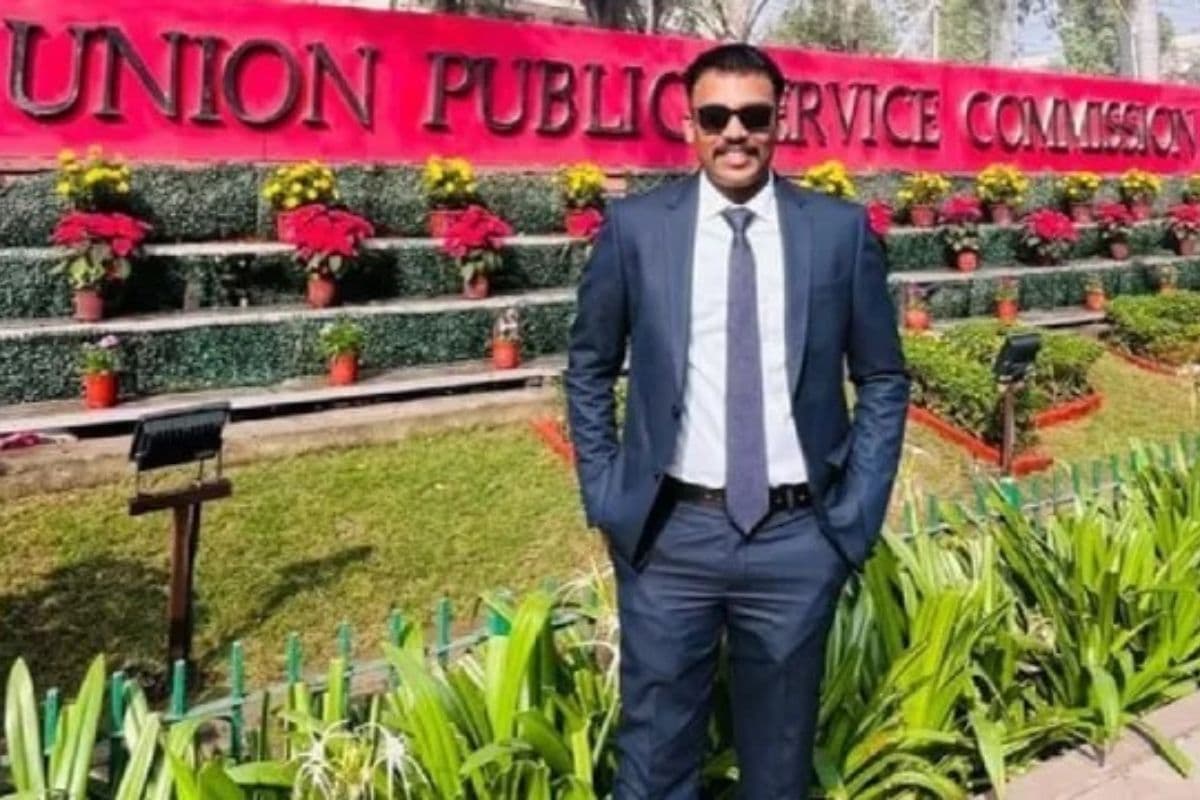 महंगी कोचिंग को दिखाया ठेंगा: सरायकेला के आयुष ने YouTube के सहारे क्रैक किया UPSC, बने कोल्हान टॉपर