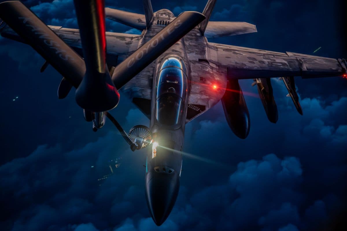 हवा में रिफ्यूलिंग कर रहा US सैन्य विमान इराक में क्रैश, CENTCOM ने बताया- कैसे हुई दुर्घटना