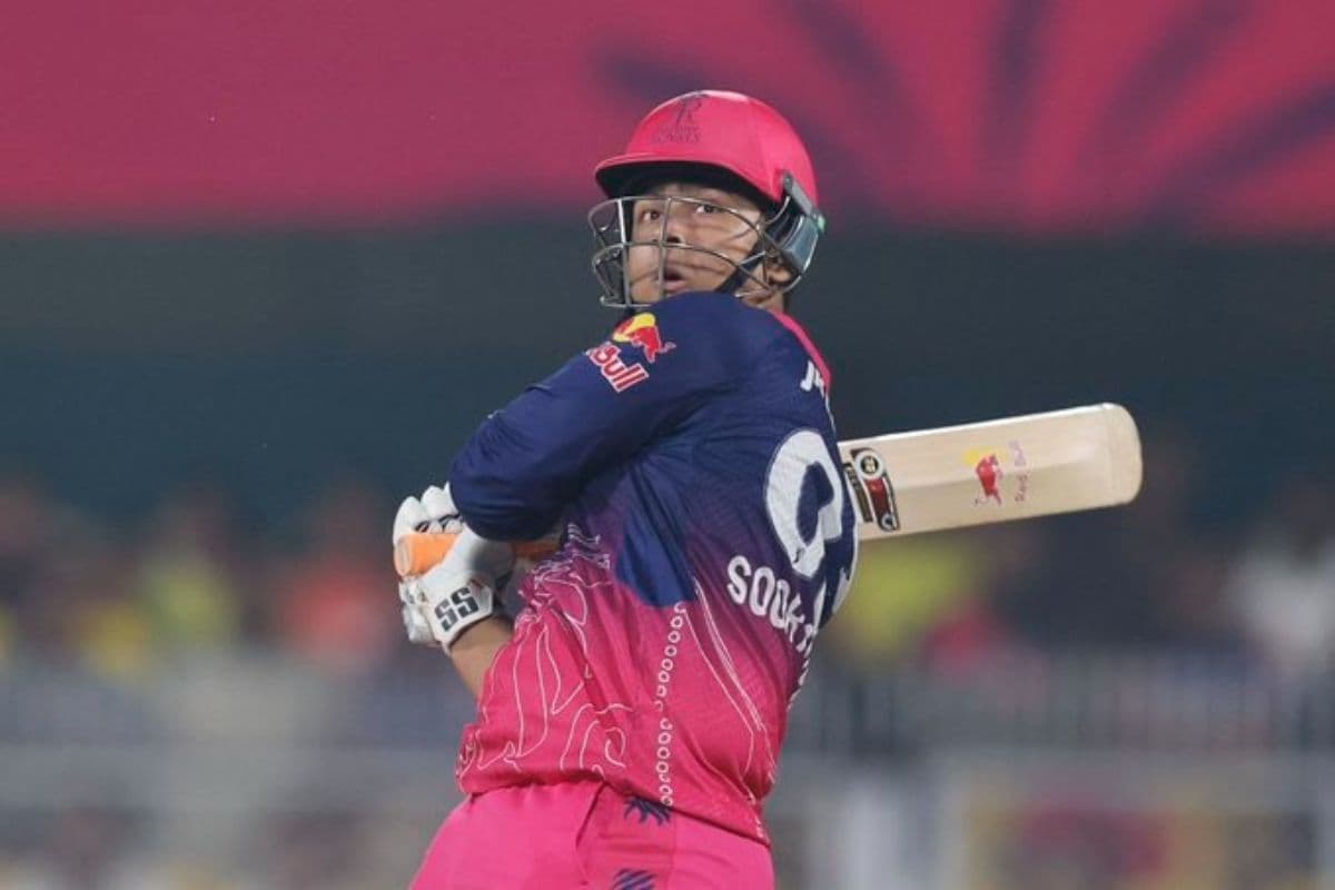 CSK vs RR: वैभव सूर्यवंशी ने 15 गेंद पर जड़ा फिफ्टी, CSK के गेंदबाजों में दहशत