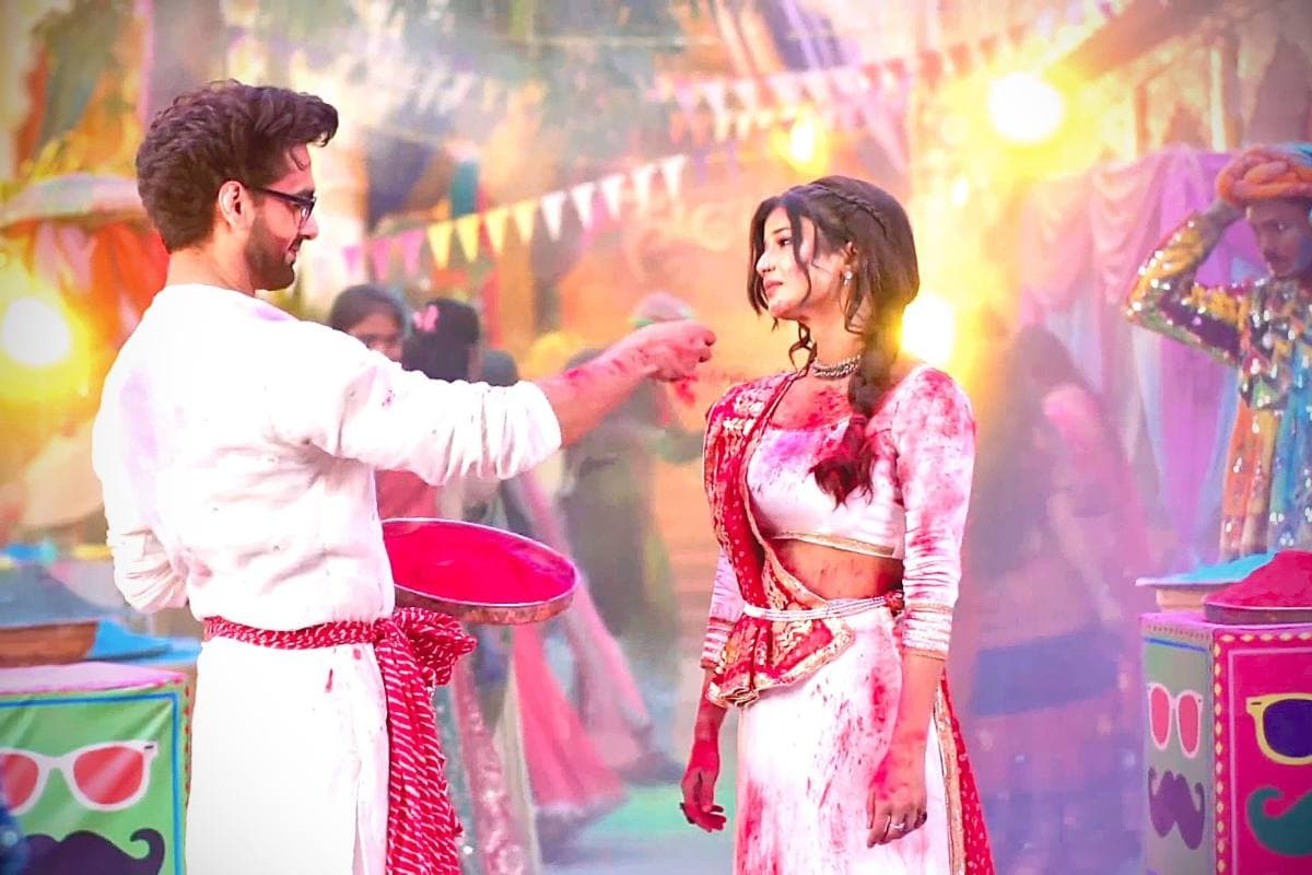 YRKKH Twist: भांग पीते ही अरमान-अभिरा का गुस्सा प्यार में बदला, भागकर शादी करने का प्लान