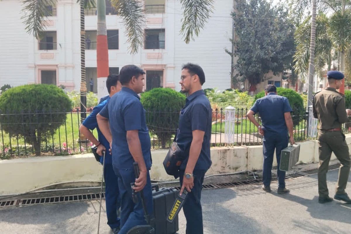 बिहार विधानसभा को मिली बम से उड़ाने की धमकी, बम और डॉग स्क्वायड खंगाल रहा कोना-कोना