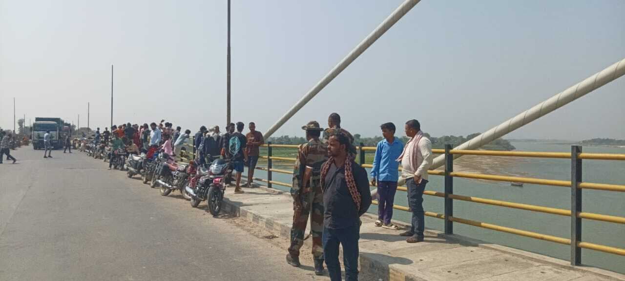 किशोरी ने डुमरी पुल से कोसी नदी में लगाई छलांग, एसडीआरएफ टीम कर रही तलाश