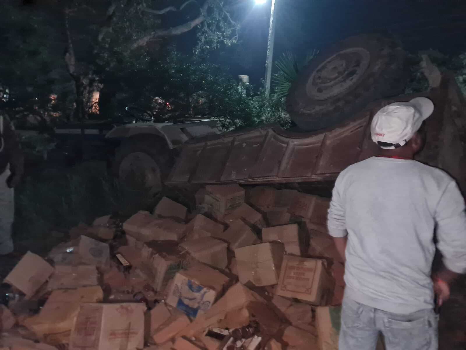 शराब जब्त कर रही पुलिस पर पथराव, अलीपुर थानाध्यक्ष समेत दो अफसर घायल