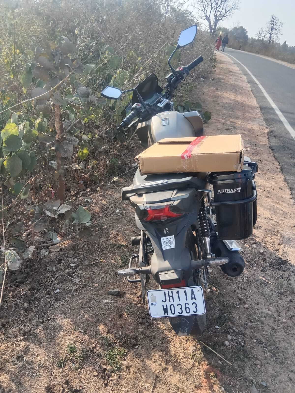 Giridih News :पीरटांड़ में लावारिस हालत में मिली बाइक