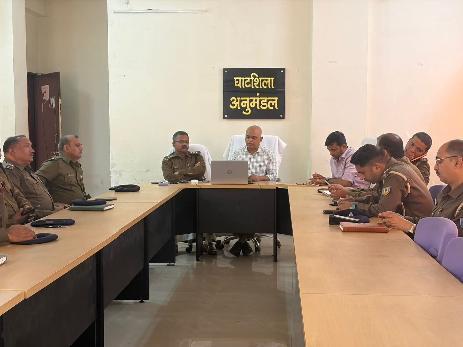 East Singhbhum News : बिजली, पानी, स्वास्थ्य और सुरक्षा सुनिश्चित करें: एसडीओ