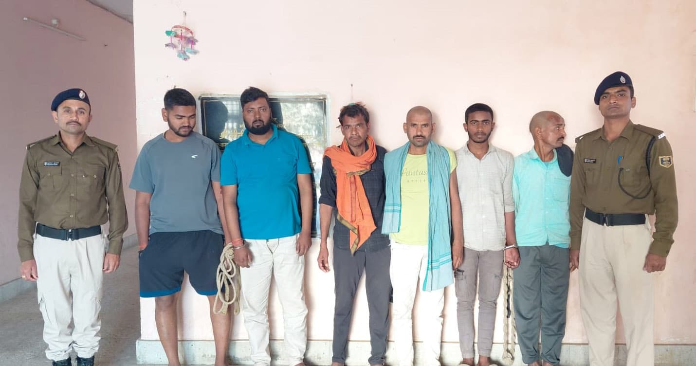 उत्पाद पुलिस छह पियक्कड़ को किया गिरफ्तार