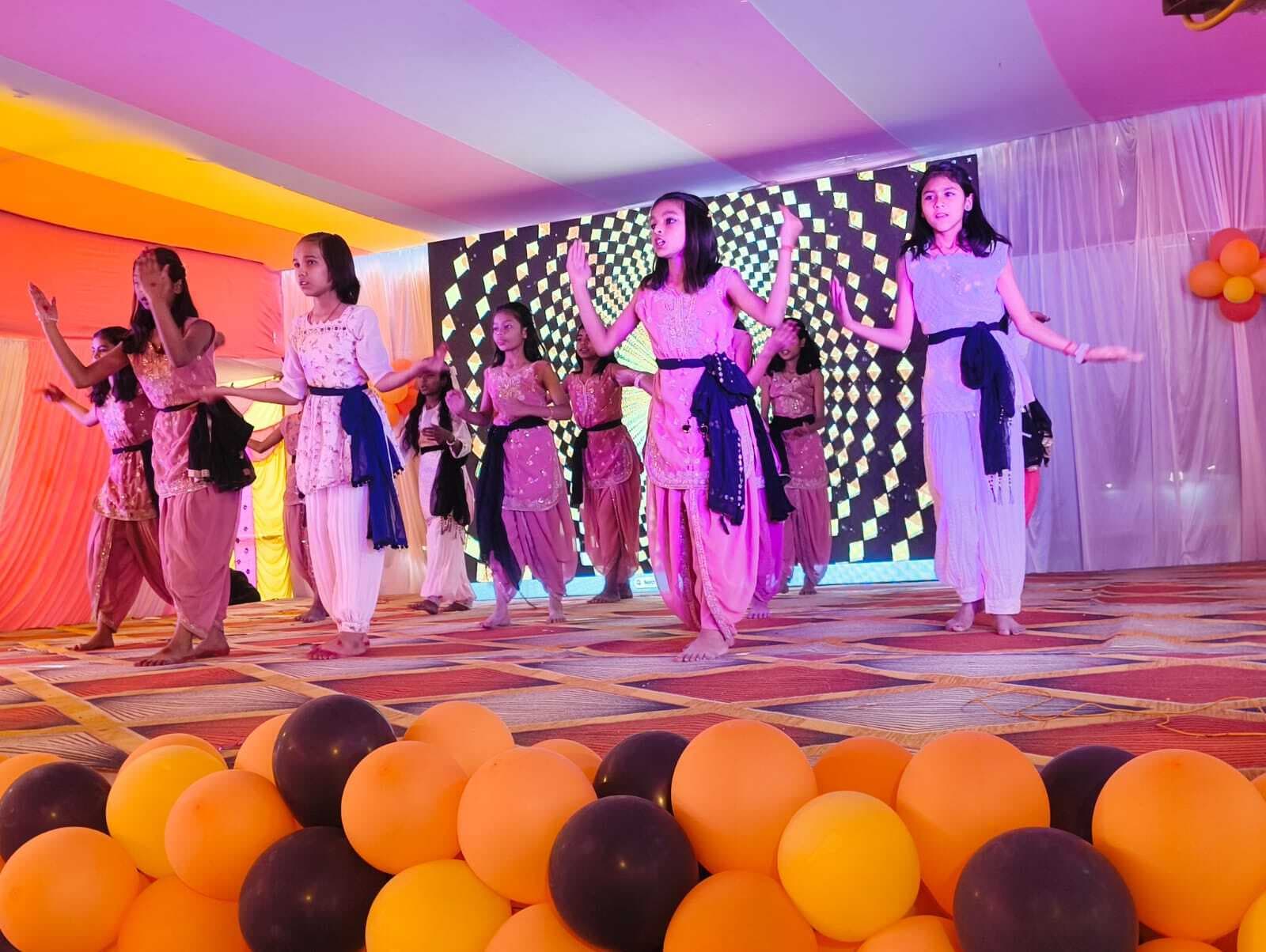 इंटरनेशनल स्कूल में 10वां वार्षिकोत्सव धूमधाम से संपन्न