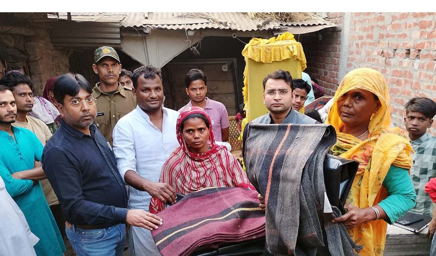 विभिन्न जगहों पर आग लगने से 10 घर जले