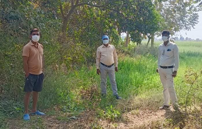 कौओं की मौत मामले में पशु चिकित्सक टीम ने तेघड़ा गांव का लिया जायजा