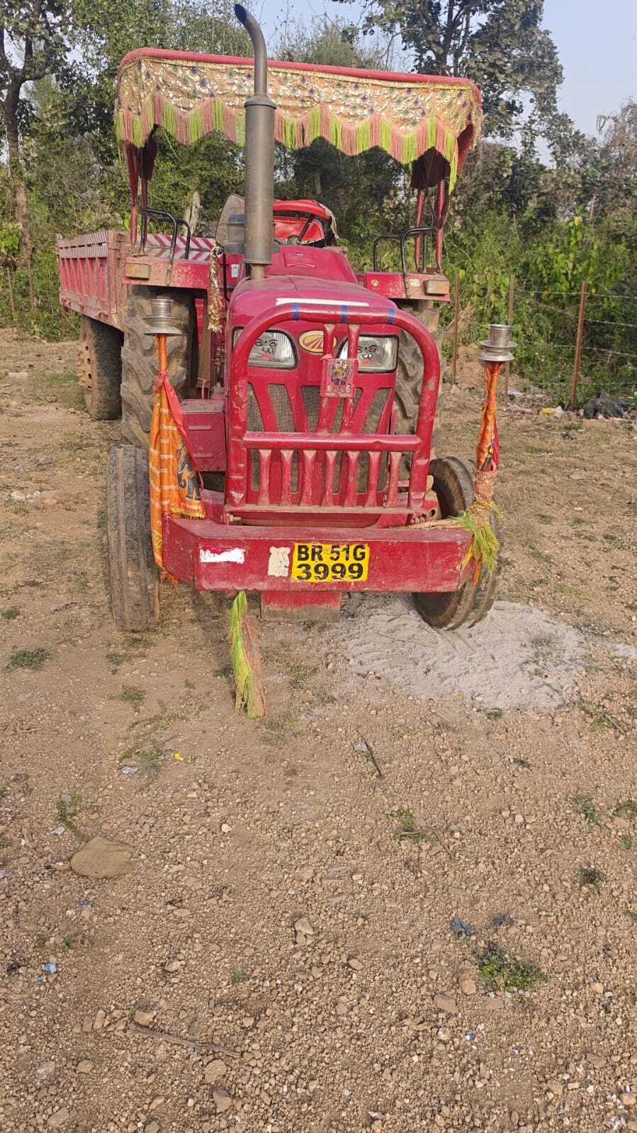 बालू लोड ट्रैक्टर जब्त, चालक फरार