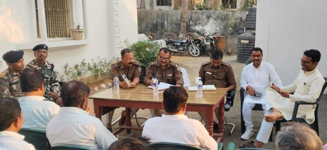 जबरन एक-दूसरे पर न फेंके अबीर-गुलाल