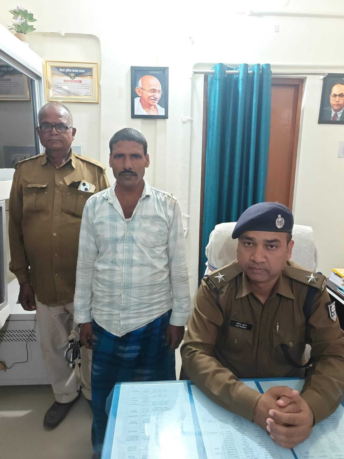 कट्टा व कारतूस के साथ कुख्यात अपराधी गिरफ्तार