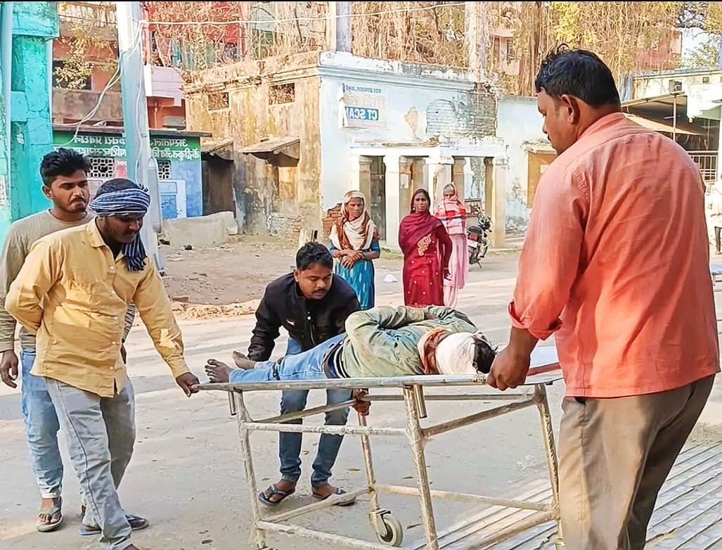 अज्ञात वाहन के धक्के से युवक घायल