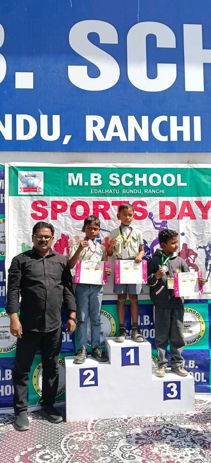 एमबी स्कूल बुंडू में वार्षिक खेल महोत्सव मनाया गया