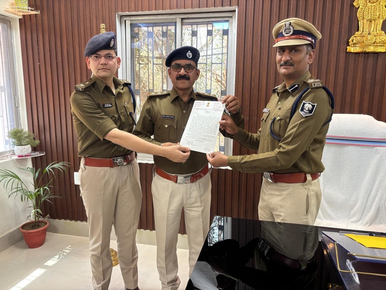 नक्सली सुरेश कोड़ा से आत्मसमर्पण करवाने के मामले में एसपी समेत 13 पुलिसकर्मी सम्मानित