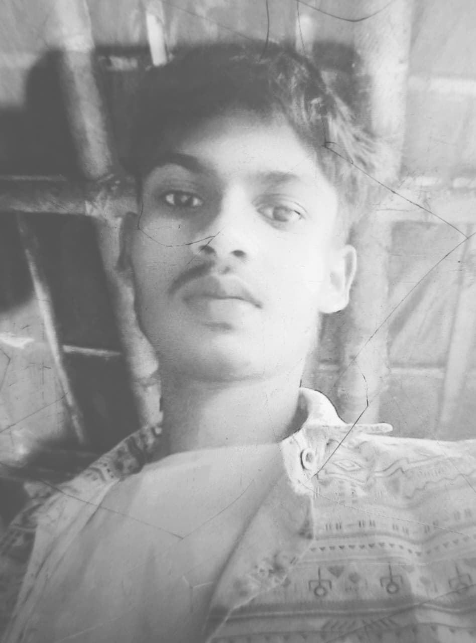 सड़क हादसे में बाइक सवार युवक की मौत, दूसरा गंभीर घायल