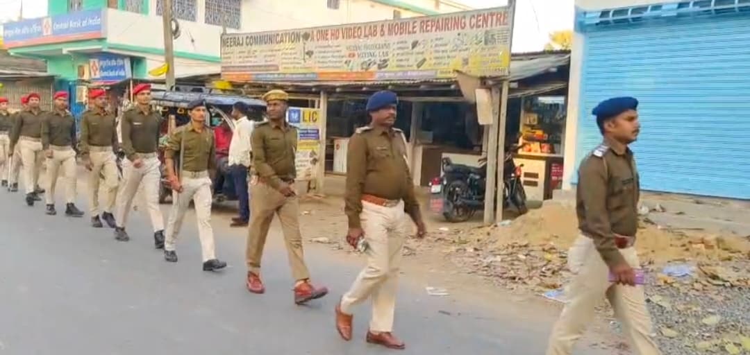 हसनगंज में होली को लेकर निकाली फ्लैग मार्च