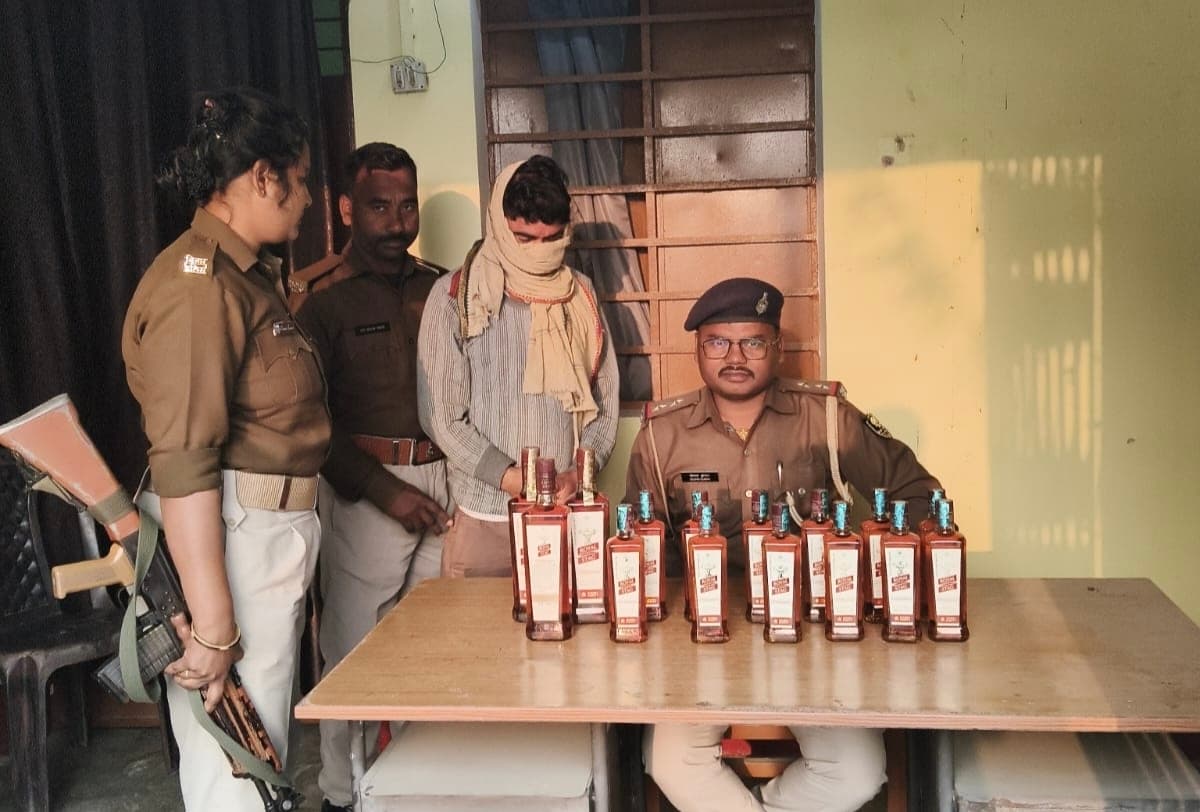 विदेशी शराब के साथ तस्कर को किया गिरफ्तार