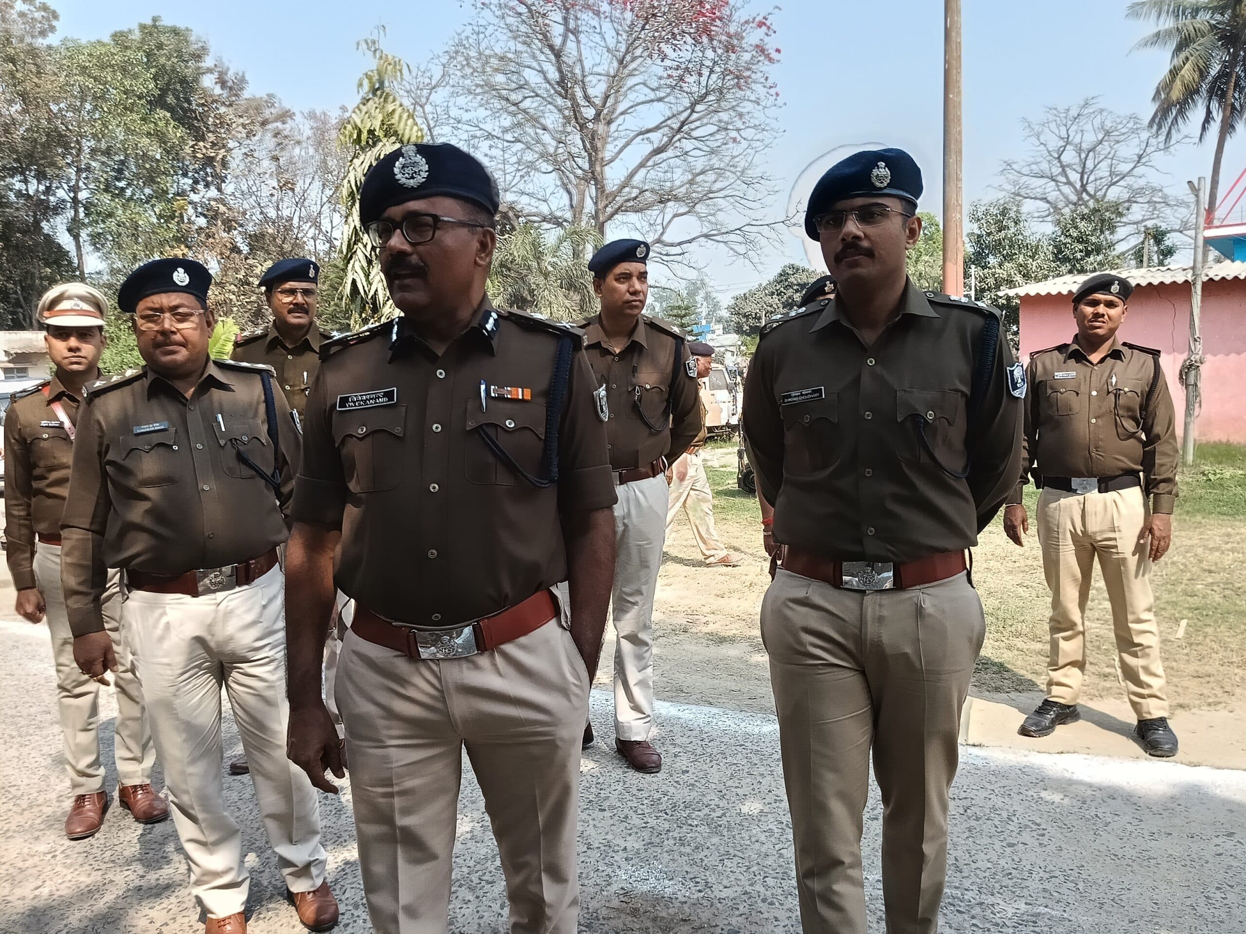 आईजी ने कोढ़ा थाना का पांच घंटे तक किया निरीक्षण, दिये कई निर्देश