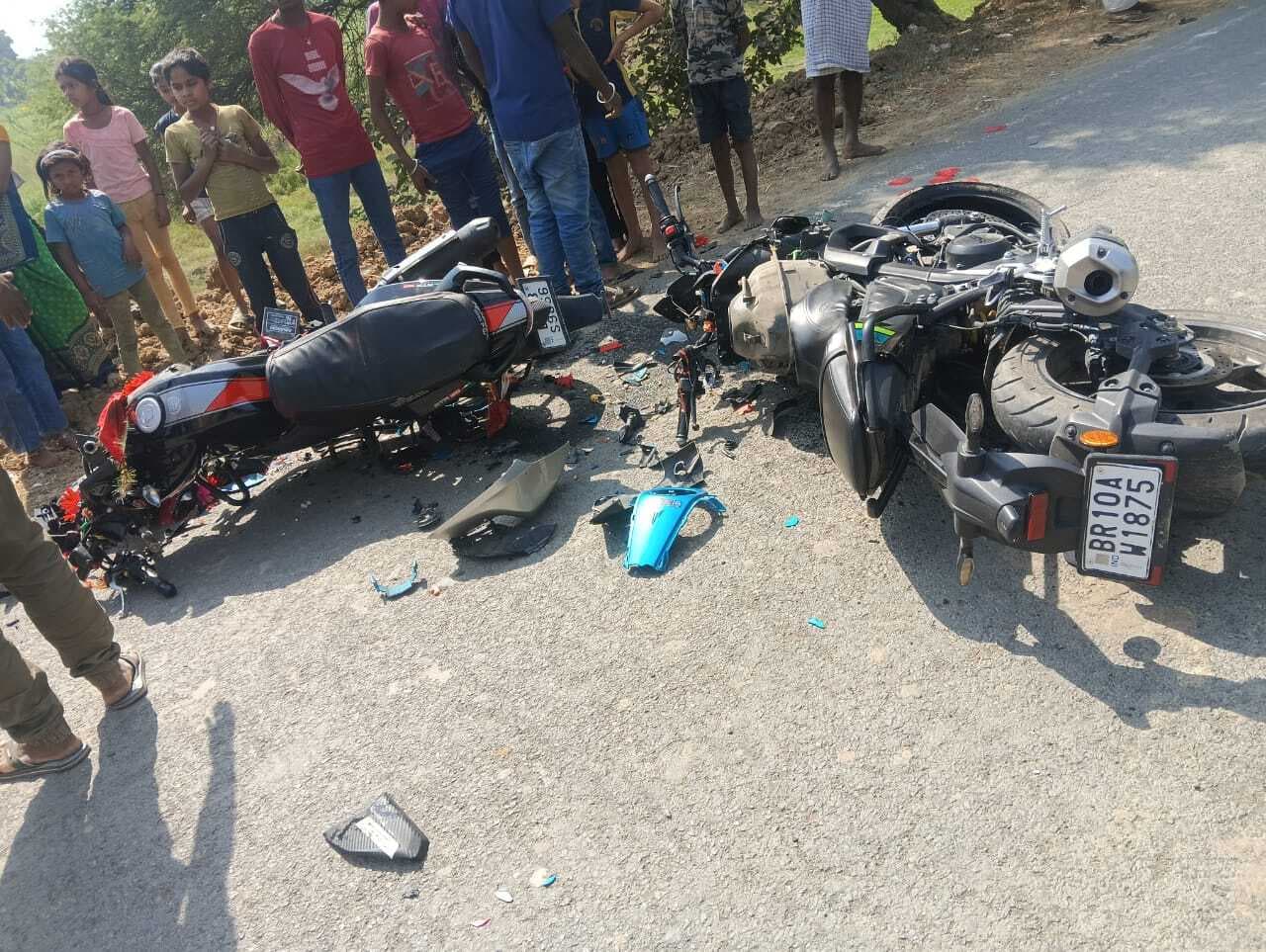 दो बाइकों की टक्कर में एक बाइक सवार युवक की मौत, दूसरा जख्मी