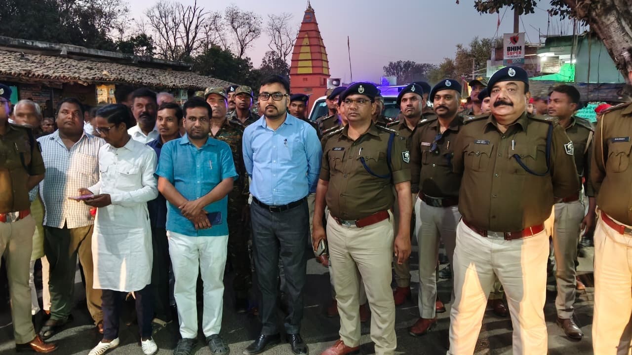 झाझा से सोनो तक प्रशासन ने किया फ्लैग मार्च