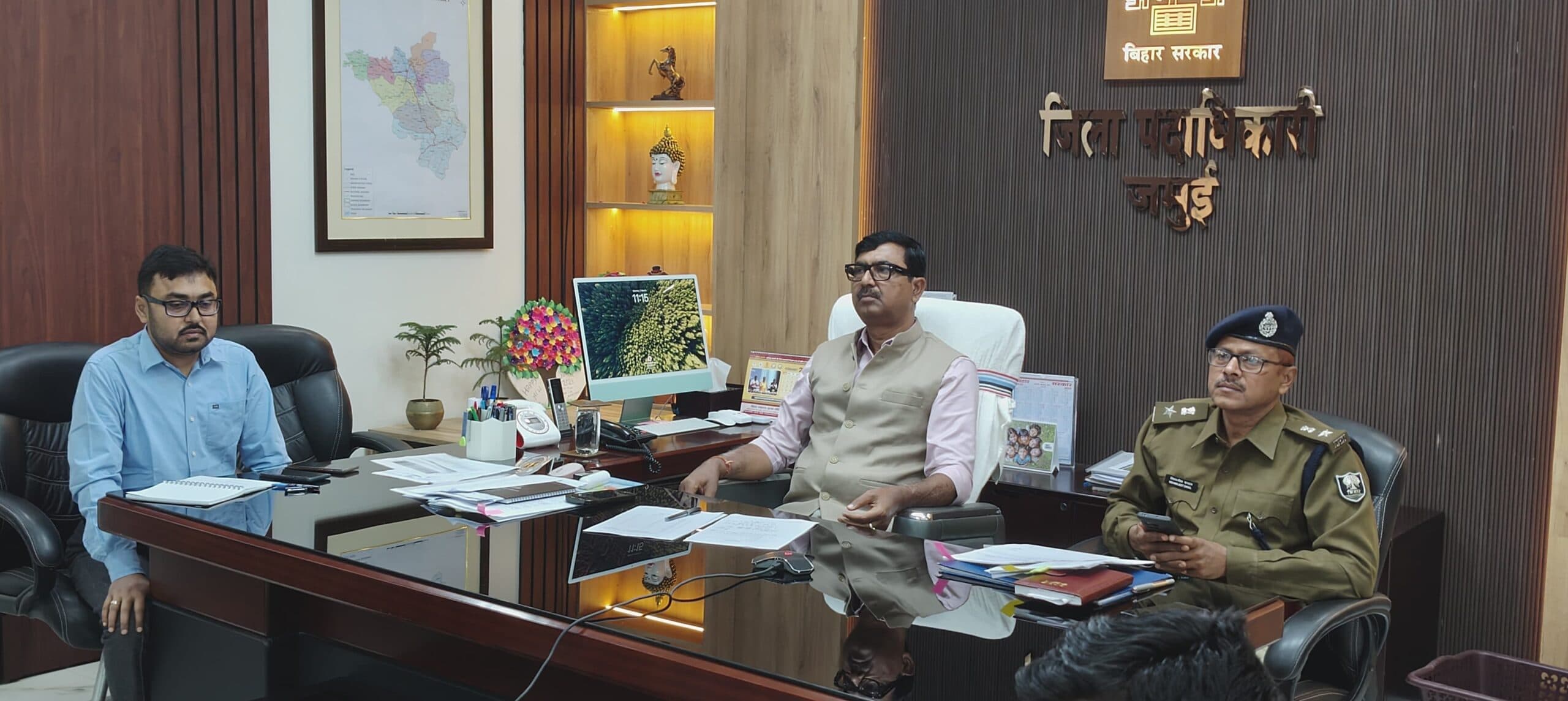 अति संवेदनशील स्थलों पर पर्याप्त पुलिस बलों की तैनाती सुनिश्चित करें : आयुक्त