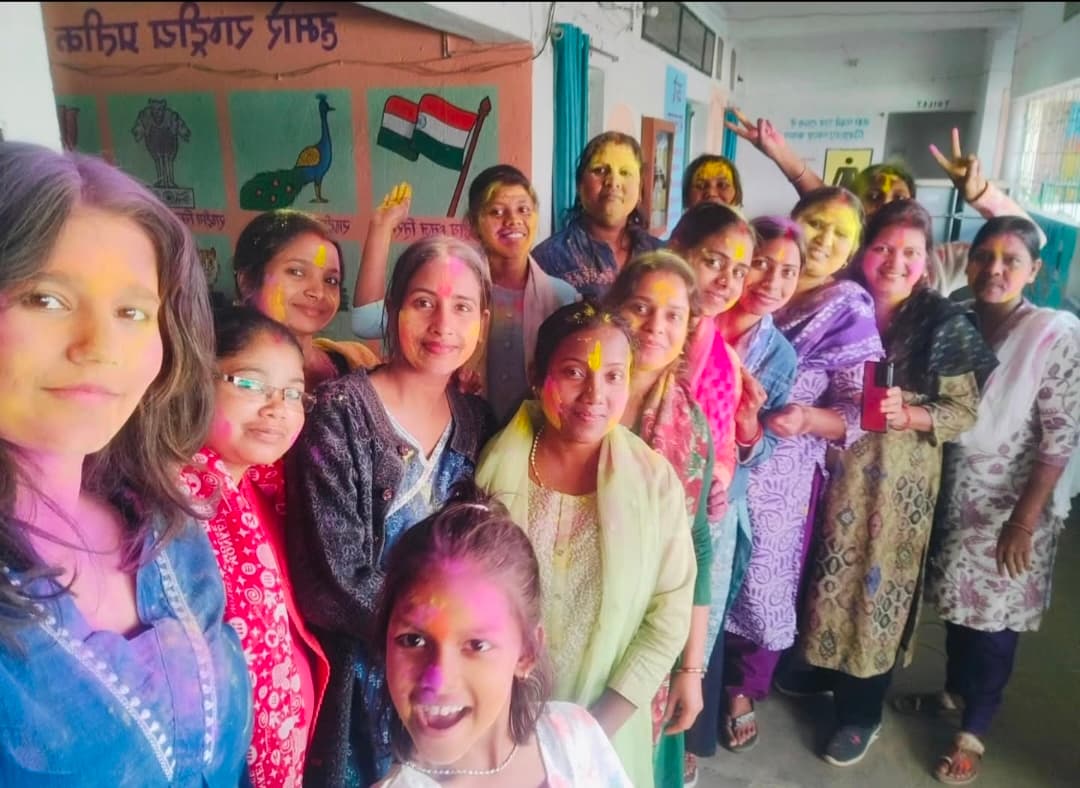 कुंडहित में होली मिलन समारोह की रही धूम