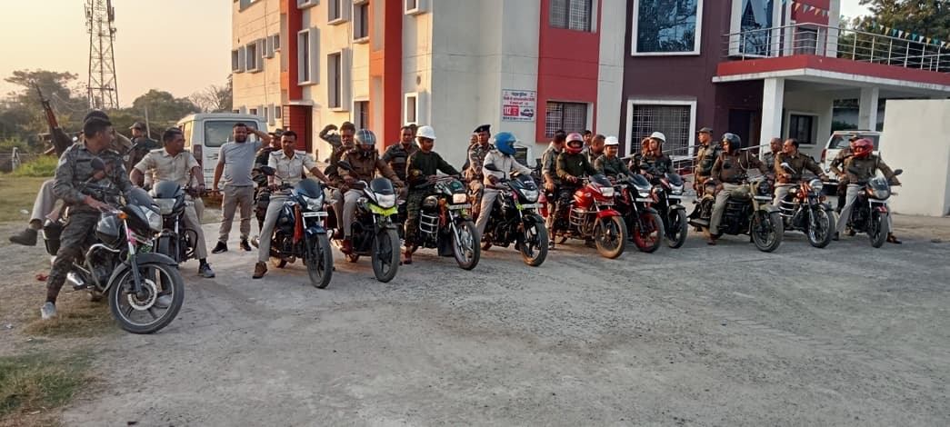 ठाकुरगंगटी में शांति और सौहार्द के साथ होली मनाने के लिए किया फ्लैग मार्च