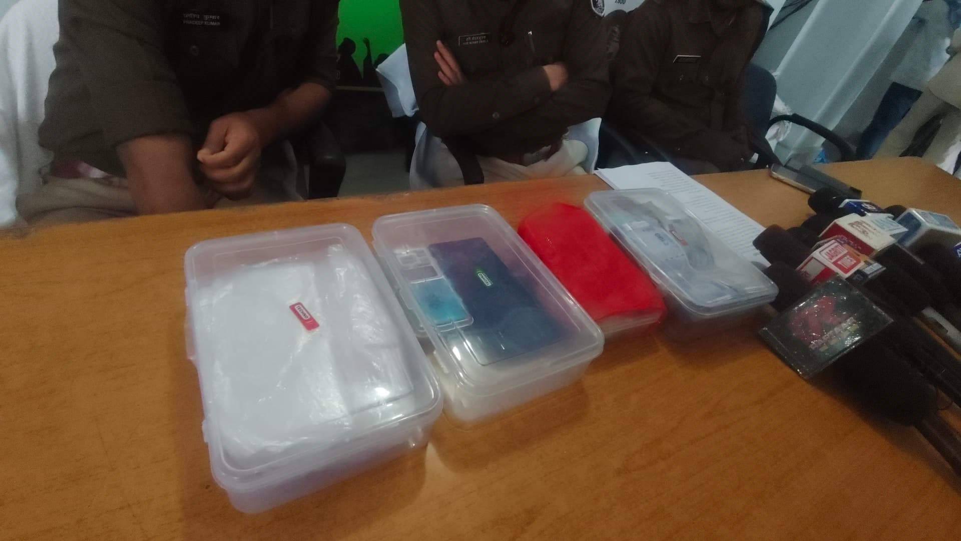 मोहनिया में 40 लाख की हेरोइन के साथ दो तस्कर गिरफ्तार, बाइक व नकदी बरामद