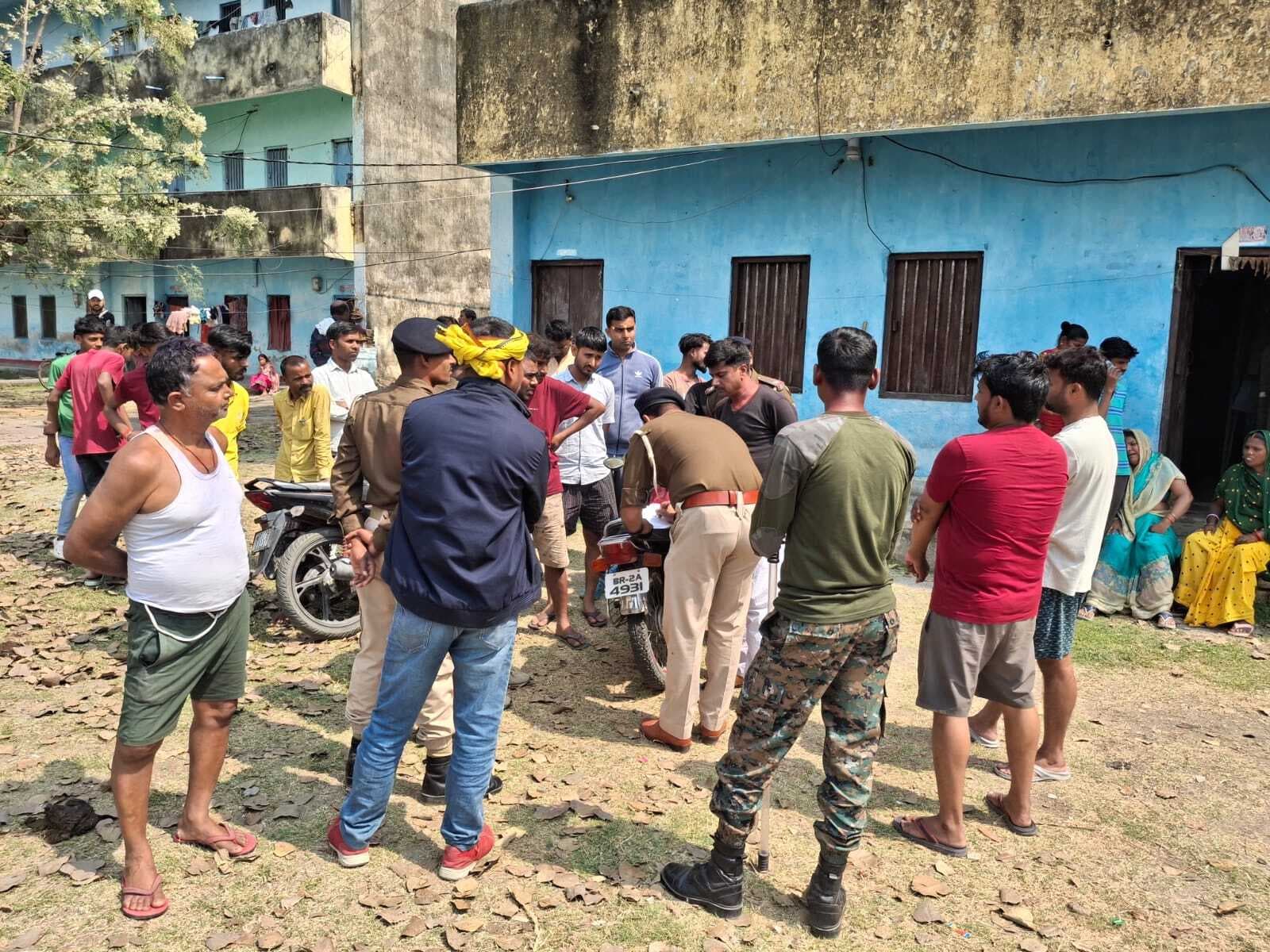 घर में पंखे से झूल कर युवक ने दी जान