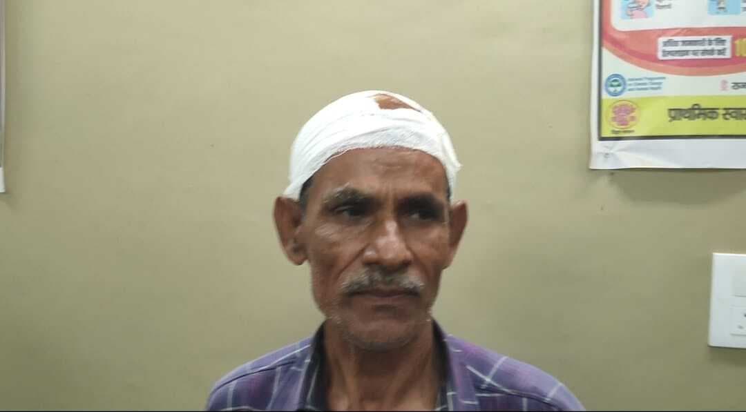 झगड़ा सुलझाने गये एक दंपति को पीटा, जख्मी