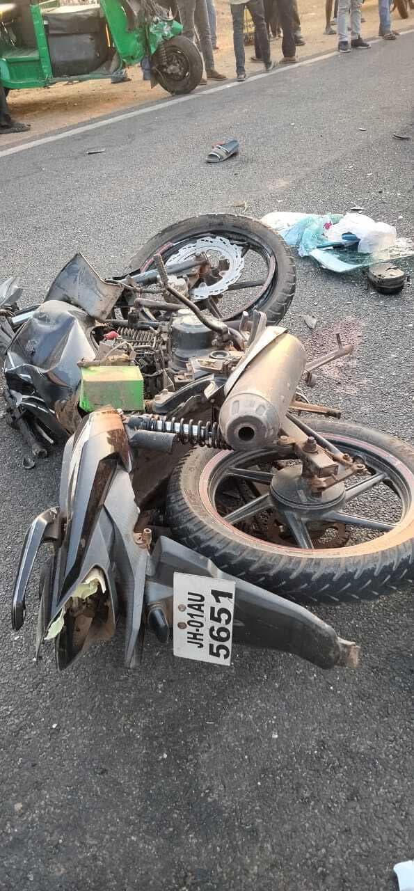 कर्रा की सड़क दुर्घटना में जीजा-साला की मौत