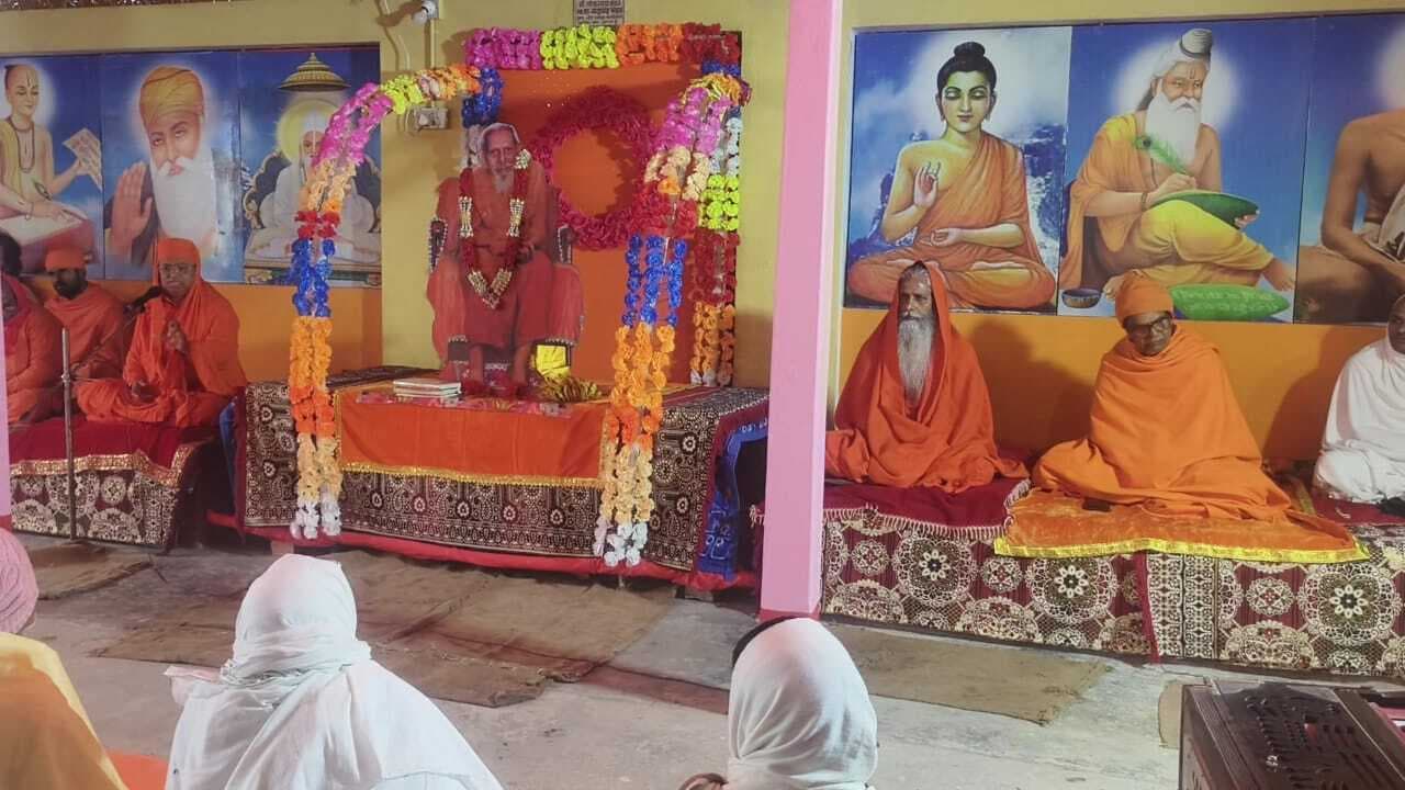 परमात्मा सर्वव्यापी हैं : स्वामी निर्मलानंद