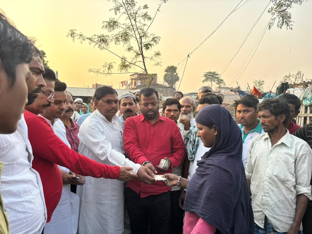 अग्निपीड़ितों को सांसद ने भिजवायी राहत