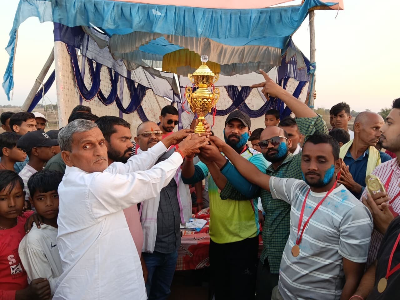 पाटजोरी क्रिकेट लीग ट्रॉफी पर पोझा की टीम ने जमाया कब्जा