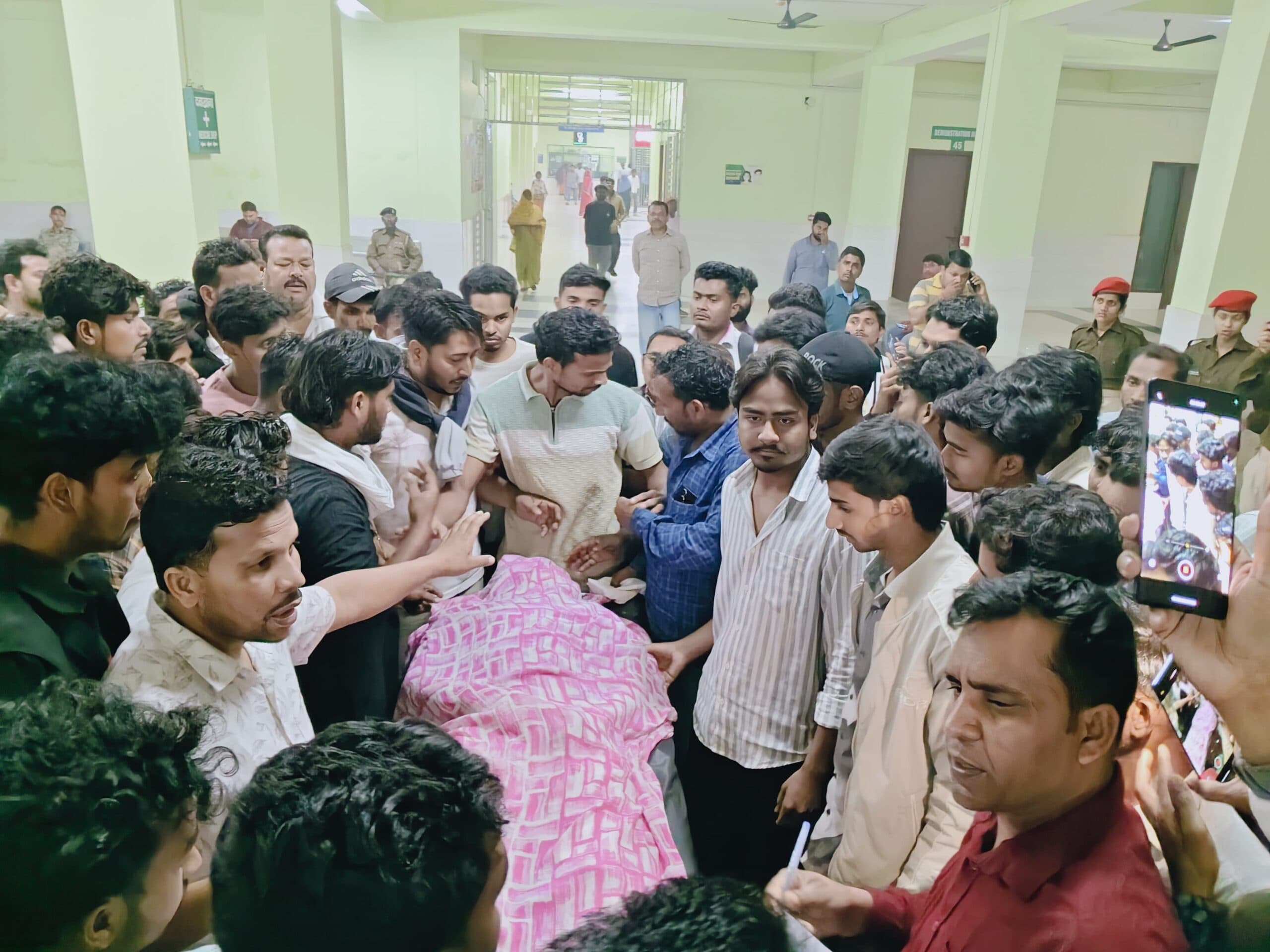 कोलासी पुल पर दो बाइकों की टक्कर में युवक की मौत, दो घायल