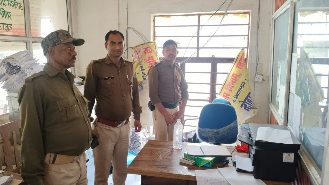 डाटा सेंटर में चोरी करने में असफल चोरों ने कार्यालय में की तोड़फोड़, पुलिस से शिकायत