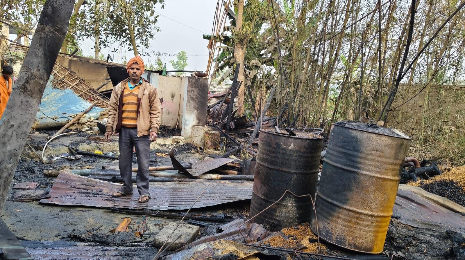 आग से दो घर जले, पांच लाख की क्षति